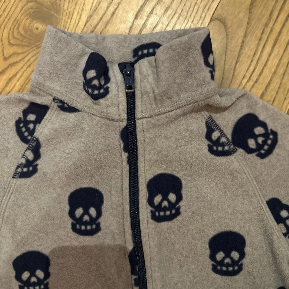 ✨5/$30✨Kids Skull Print Fleece Jacket - Gray size 6/7 - Picture 4 of 7